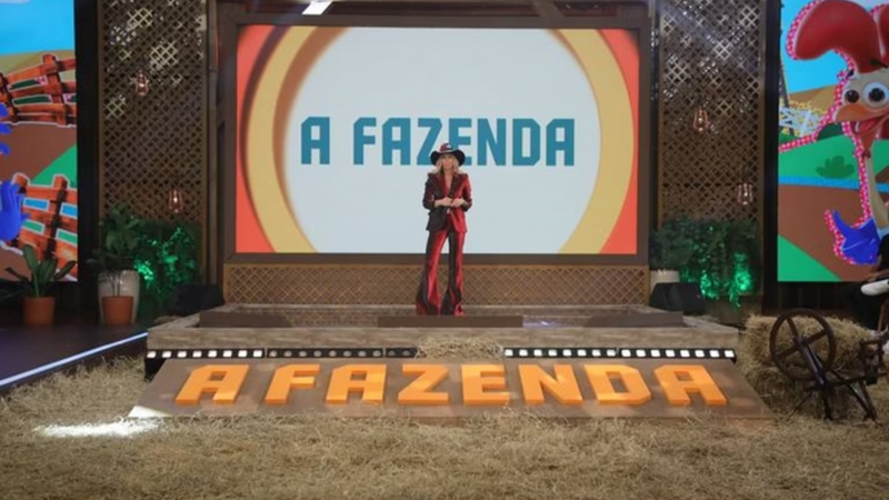 Adriane Galisteu no palco de A Fazenda 18