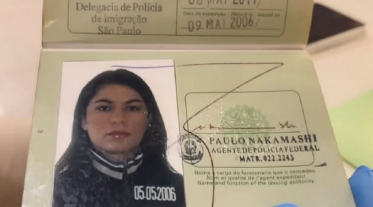 Passaporte de Eliza Samudio - pagina com foto