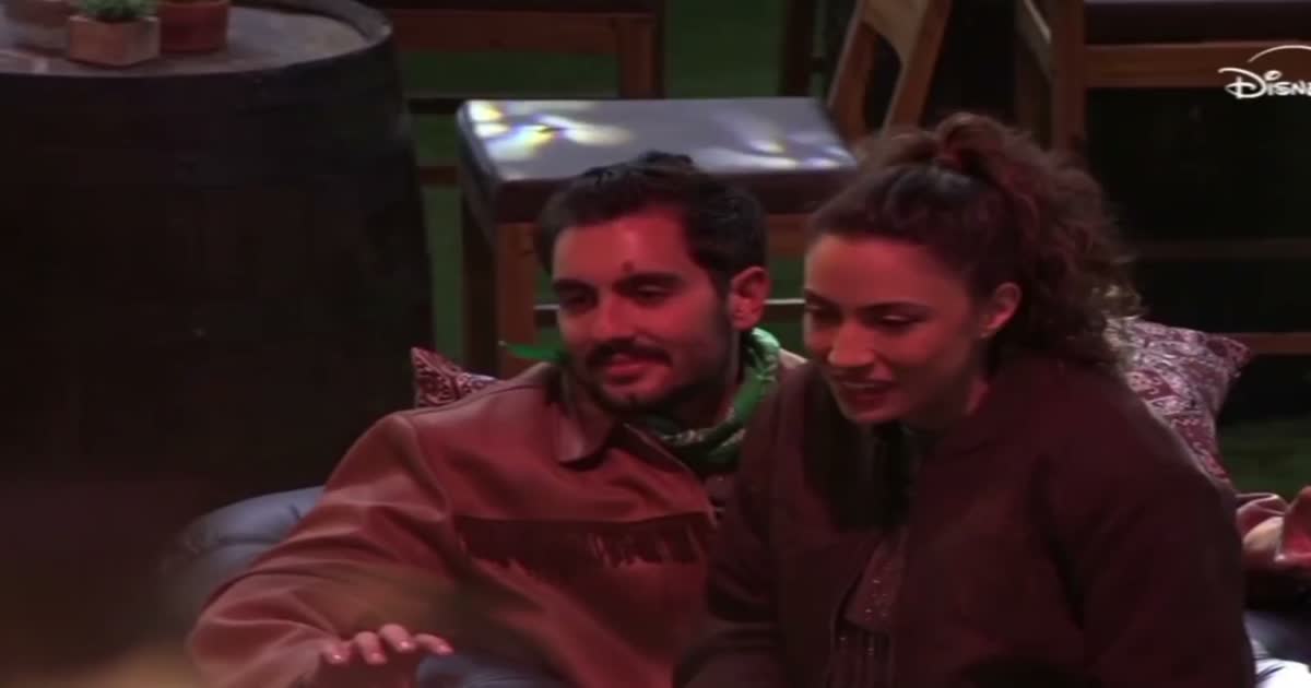 Nikita e João Victor juntos na festa pós-beijo na Casa do Patrão