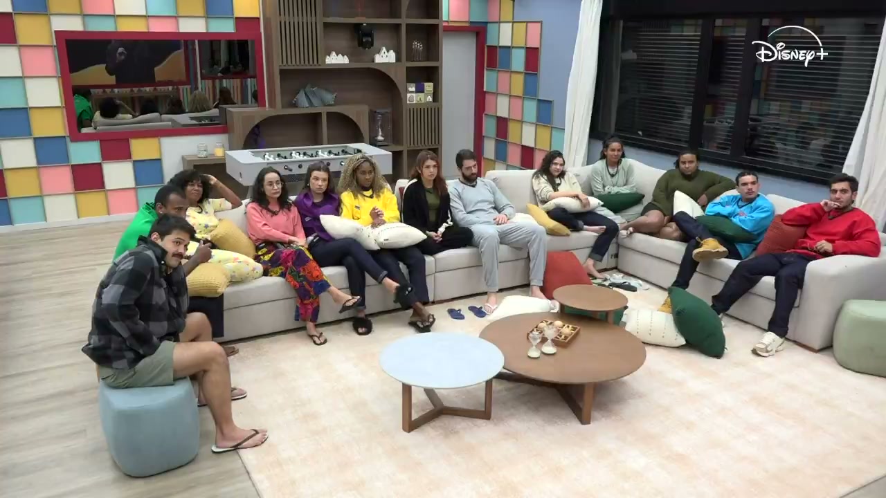 Participantes reunidos durante o desafio para liberar a festa na Casa do Patrão